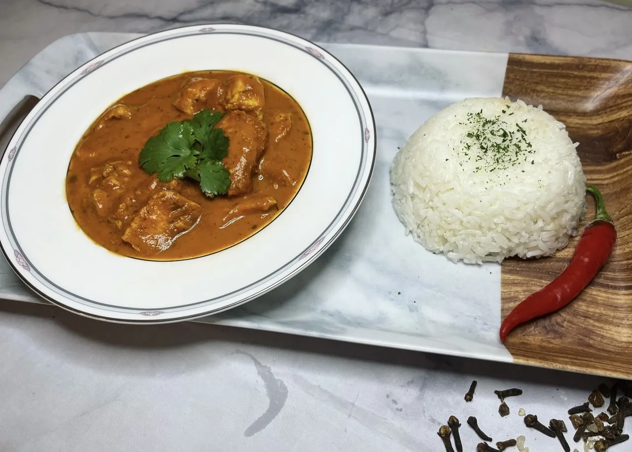 Chicken curry with basmati rice